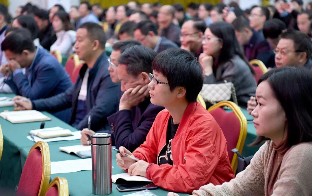 新聞報刊最新一期，深度解讀熱點事件，掌握最新資訊動向，新聞熱點深度解讀，掌握最新資訊動向
