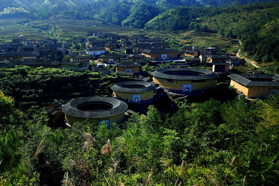 南靖土樓與永定土樓，哪個(gè)更值得一游？，南靖土樓與永定土樓，哪個(gè)更值得一游？對(duì)比解析指南