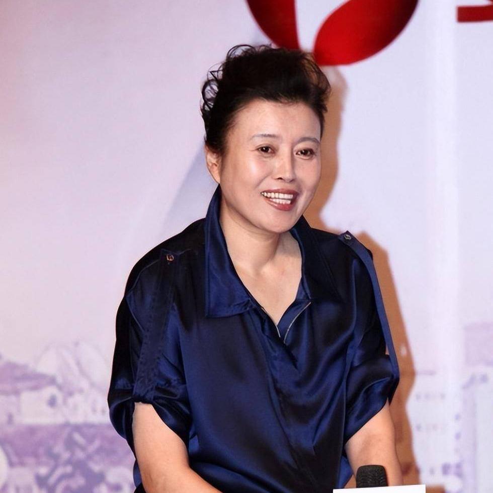 演員丁嘉麗個(gè)人資料，深度解析一位影視界的璀璨明星，演員丁嘉麗個(gè)人資料揭秘，影視界的璀璨明星深度解析