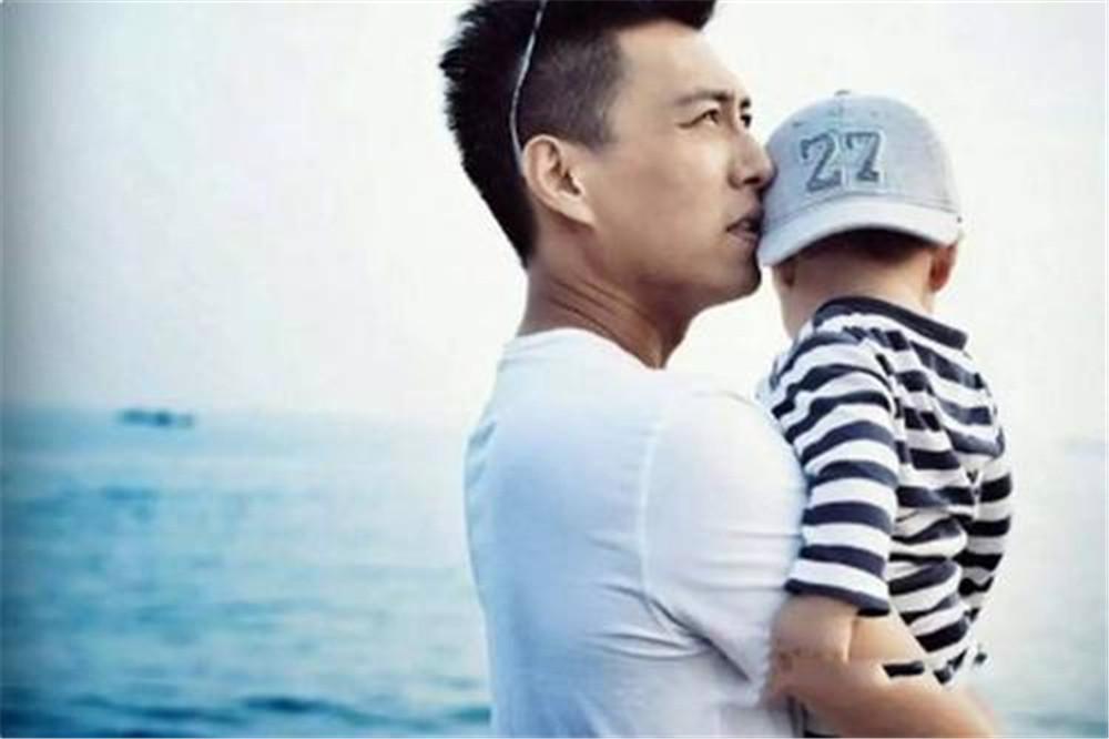 揭秘演員靳東的妻子，神秘面紗背后的故事，靳東妻子揭秘，神秘面紗背后的故事