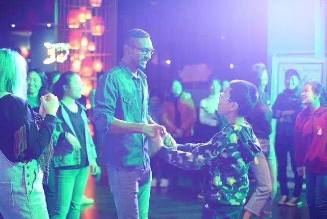 適合老年人的郵輪旅行，舒適、休閑與樂趣的完美融合，老年人郵輪之旅，舒適、休閑與樂趣的絕佳體驗(yàn)