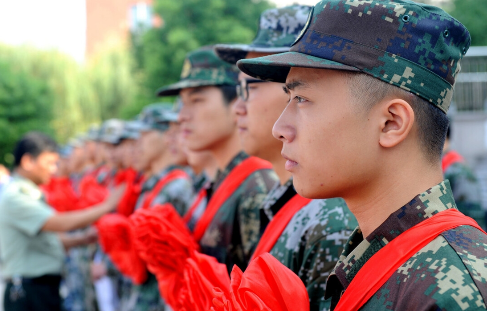 大學(xué)生入伍條件詳解，邁向軍隊(duì)的新機(jī)遇與挑戰(zhàn)，大學(xué)生入伍條件詳解，新機(jī)遇與挑戰(zhàn)下的軍旅之路
