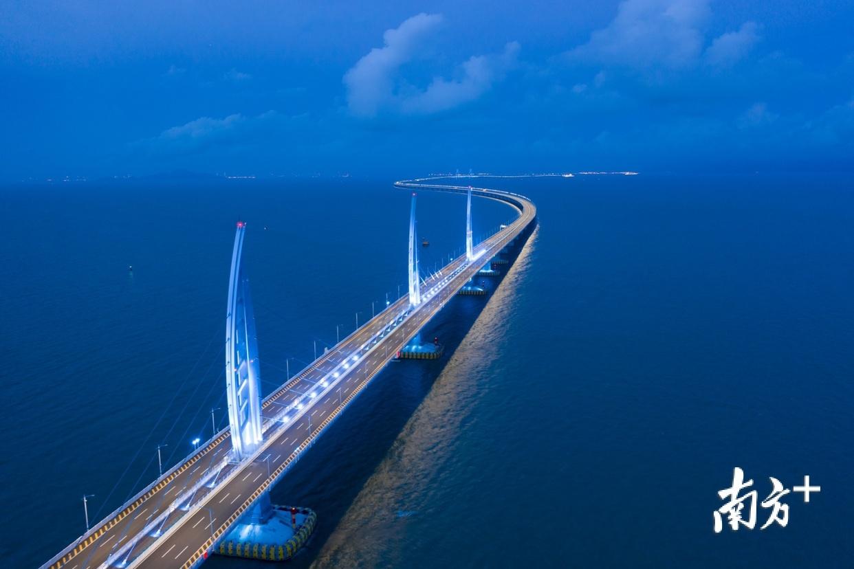 中國僅有三家正規(guī)期貨公司，行業(yè)現(xiàn)狀與發(fā)展趨勢(shì)分析，中國三家正規(guī)期貨公司行業(yè)現(xiàn)狀與發(fā)展趨勢(shì)解析