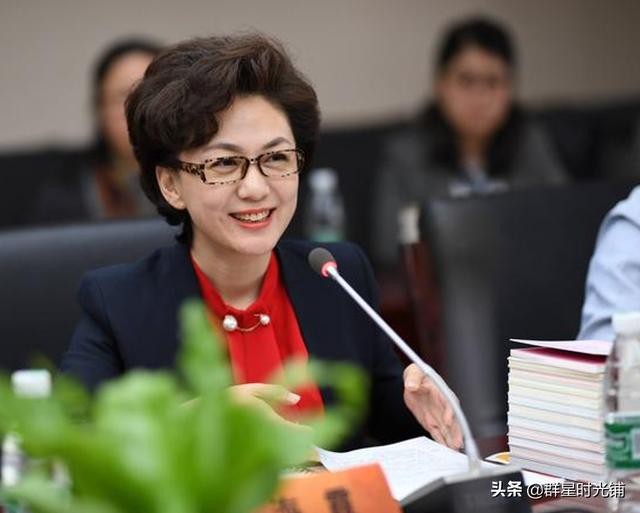 海霞個(gè)人簡(jiǎn)歷——一位杰出人才的成長(zhǎng)歷程，海霞的成長(zhǎng)歷程，一位杰出人才的奮斗與成就