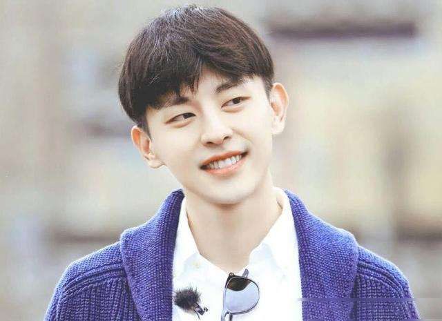 二線明星代言費(fèi)，深度解析與影響因素探討，二線明星代言費(fèi)深度探討，解析費(fèi)用結(jié)構(gòu)及其影響因素