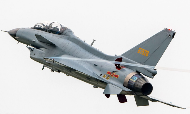 殲-10S，中國(guó)空軍的新銳利劍，中國(guó)空軍新銳利器，殲-10S利劍出擊