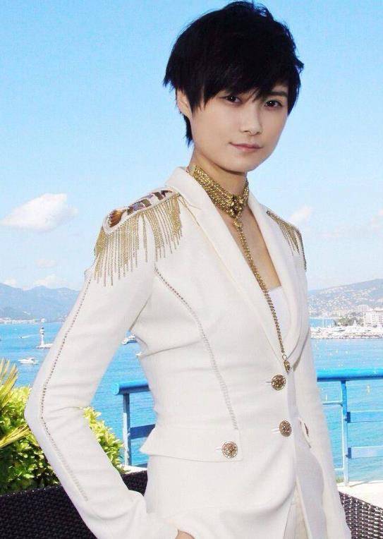 揭秘李宇春的家世背景，究竟有多強大？，李宇春家世背景大揭秘，究竟有多顯赫？