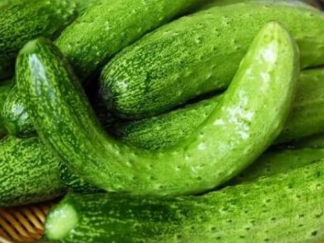 黃瓜的神奇力量，一個月吃黃瓜，尿酸降低的健康奇跡，黃瓜的神奇功效，一月飲食調(diào)整，尿酸降低見證健康奇跡