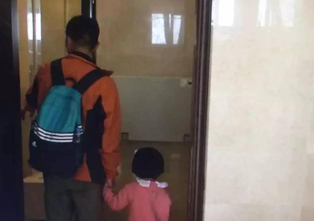 關(guān)于寶媽帶兒子進(jìn)女廁所的現(xiàn)象，爭議與反思，寶媽帶兒子進(jìn)女廁所現(xiàn)象，爭議與深思